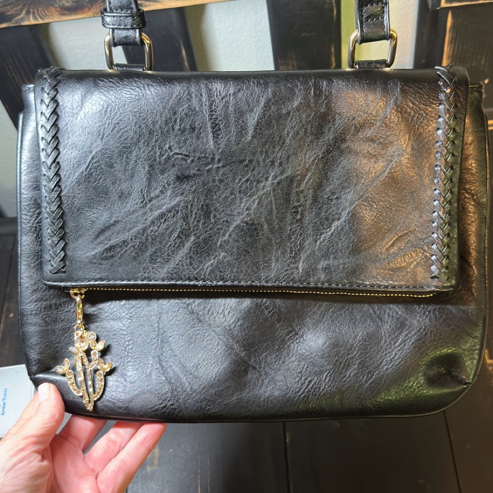 Moda Luxe Crossbody w/Monnel Charm